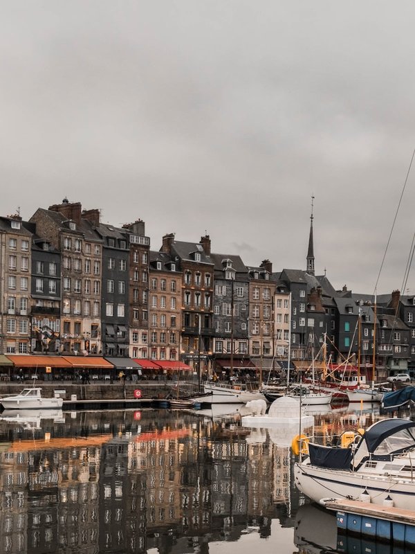 L'église Sainte-Mère et l'attrait du tourisme en Normandie